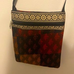 Cute patterned crossbody bag in a pretty red hue. It can fit a phone + wallet!
